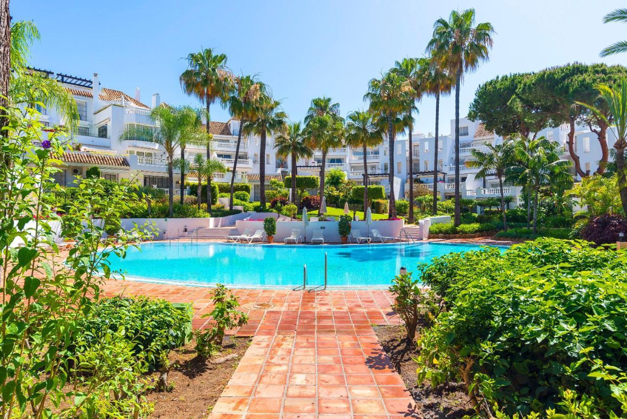 Elviria Playa White Pearl Beach Marbella Exterior photo
